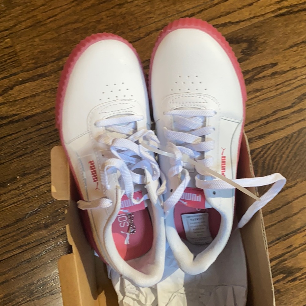 White pumas with pink sole